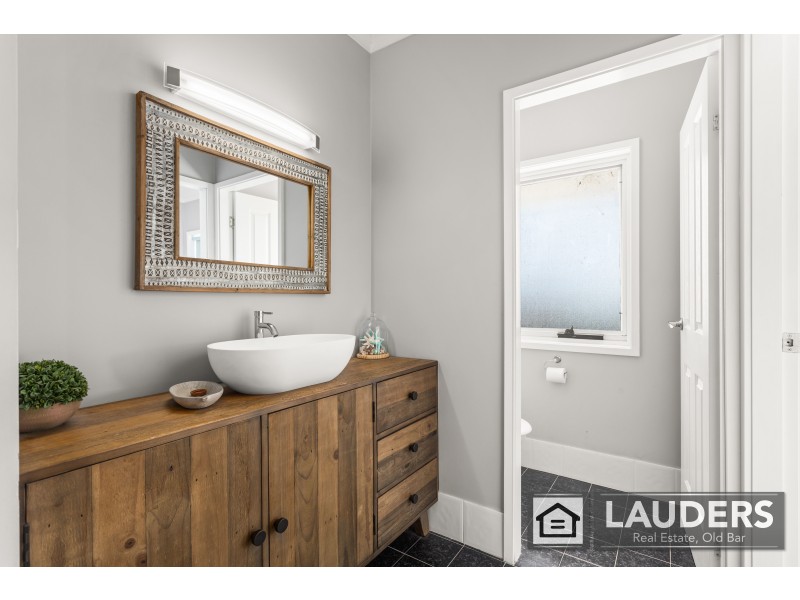 11 Laurina Close, Old Bar NSW 2430