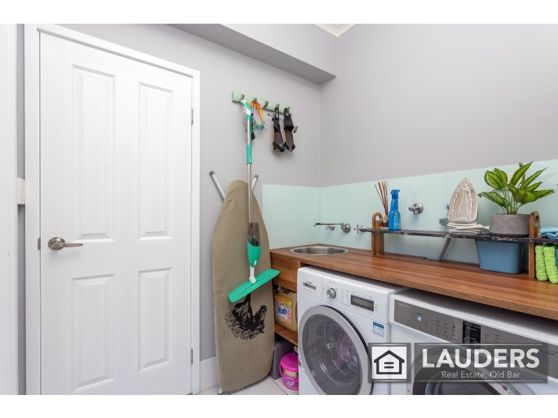 11 Laurina Close, Old Bar NSW 2430