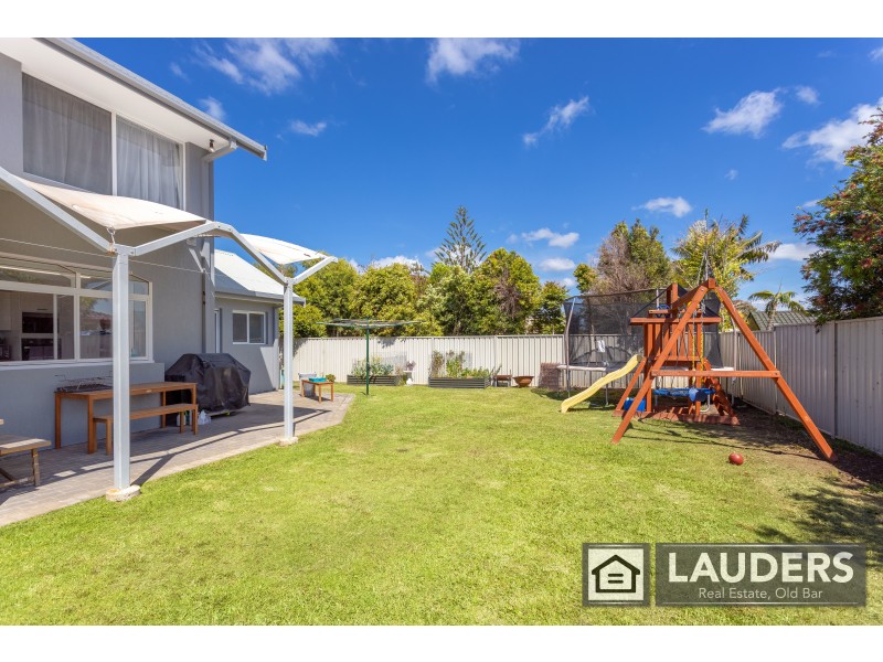 11 Laurina Close, Old Bar NSW 2430