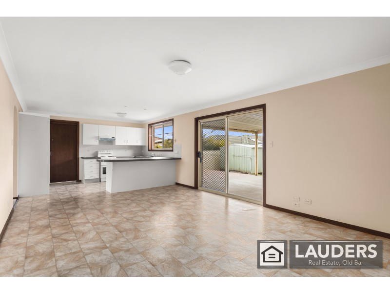 4 Pryor Crescent, Old Bar NSW 2430