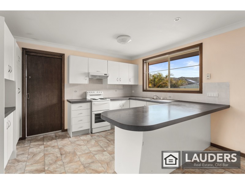 4 Pryor Crescent, Old Bar NSW 2430
