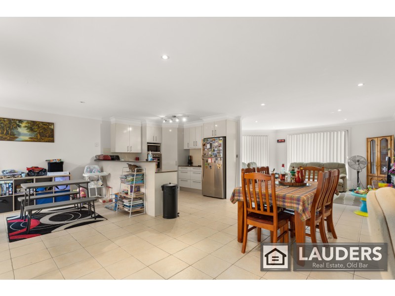 17 Flagtail Avenue, Old Bar NSW 2430