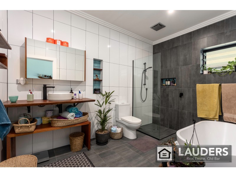 42 Jobsons Lane, Mitchells Island NSW 2430