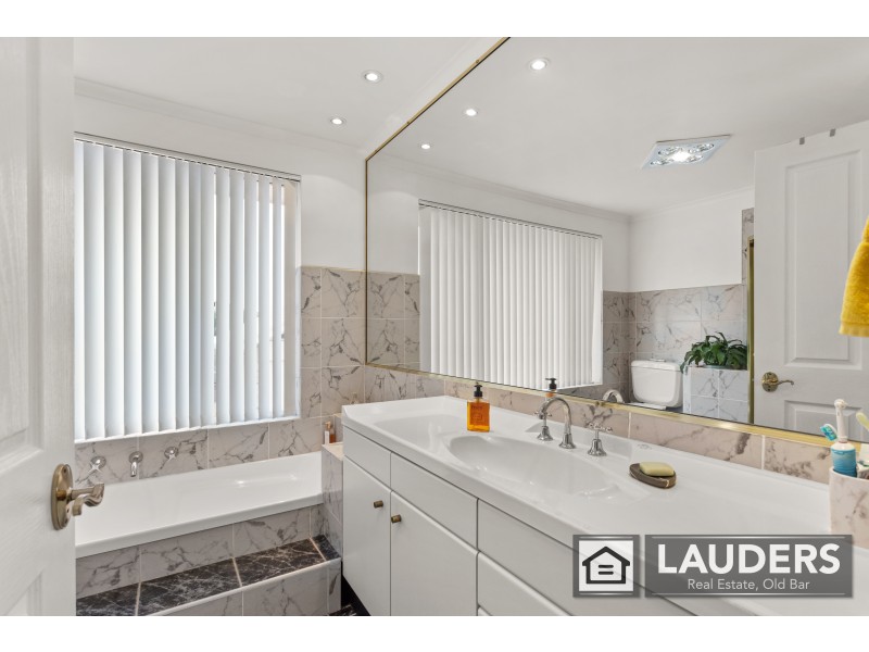 44 Molong Road, Old Bar NSW 2430