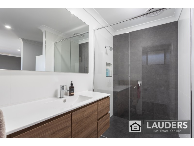 21 Bunyan Avenue, Old Bar NSW 2430