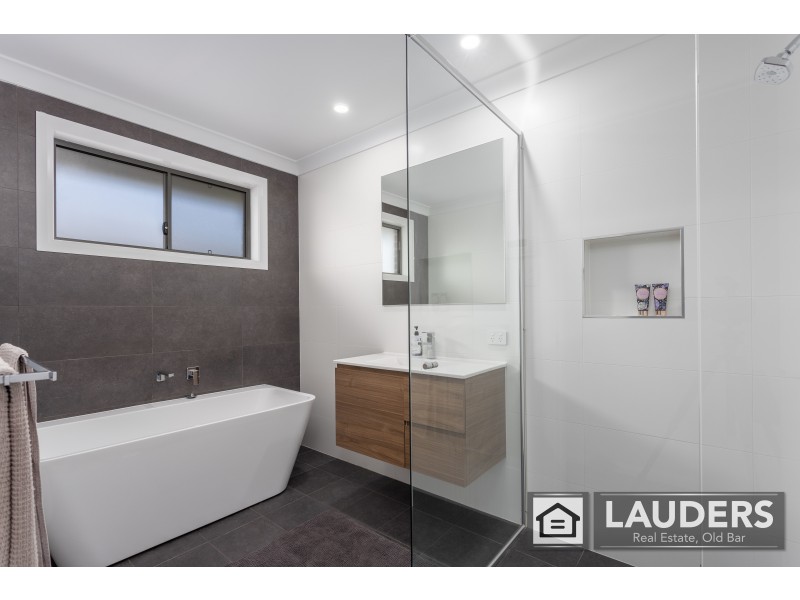 21 Bunyan Avenue, Old Bar NSW 2430