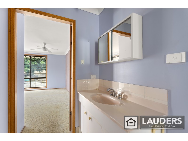 2/2 Kestrel Avenue, Old Bar NSW 2430