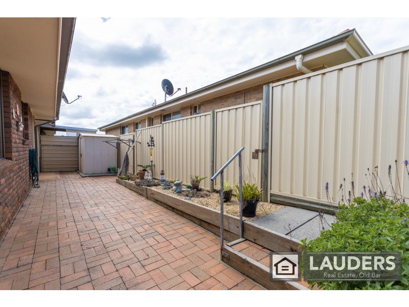 2/2 Kestrel Avenue, Old Bar NSW 2430