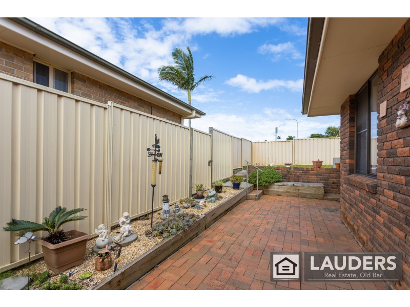 2/2 Kestrel Avenue, Old Bar NSW 2430