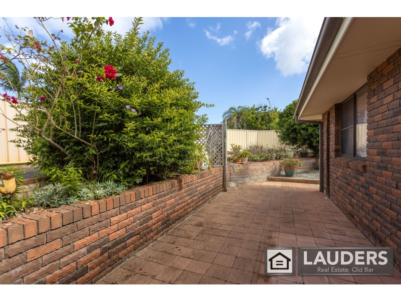 2/2 Kestrel Avenue, Old Bar NSW 2430