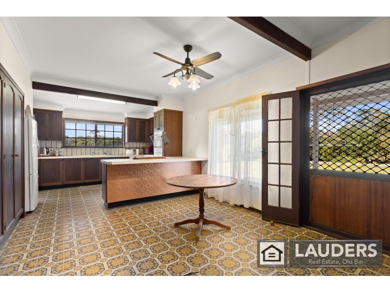 552 Old Bar Road, Old Bar NSW 2430