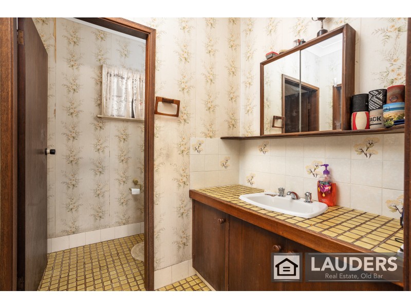 552 Old Bar Road, Old Bar NSW 2430