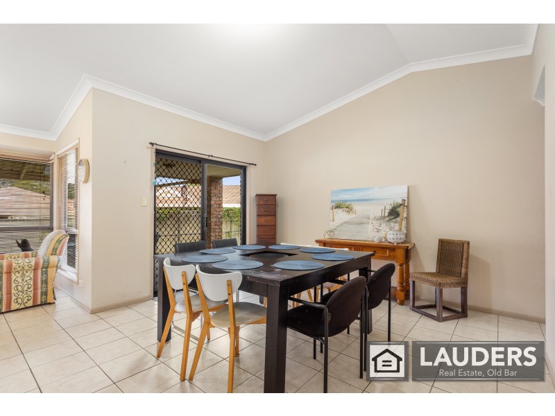 4 Ivy Crescent, Old Bar NSW 2430