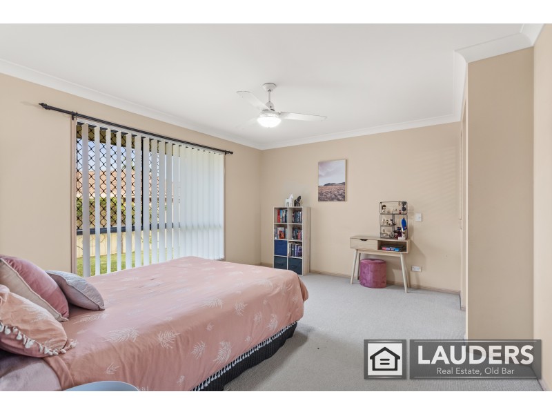 4 Ivy Crescent, Old Bar NSW 2430