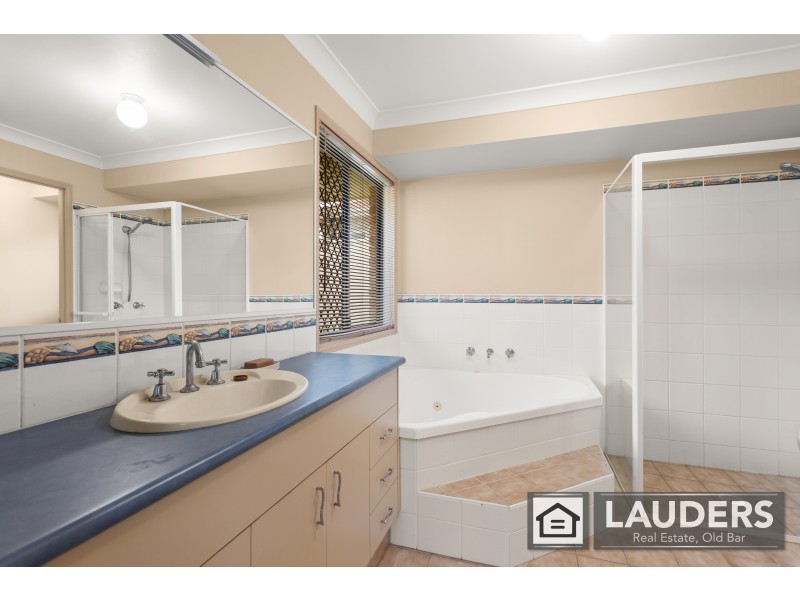 4 Ivy Crescent, Old Bar NSW 2430