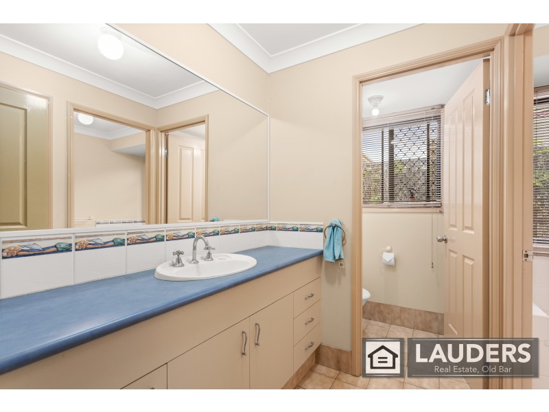 4 Ivy Crescent, Old Bar NSW 2430