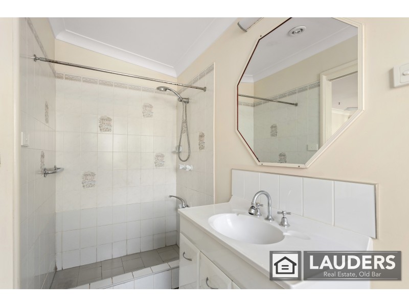 136 Heron Road, Old Bar NSW 2430