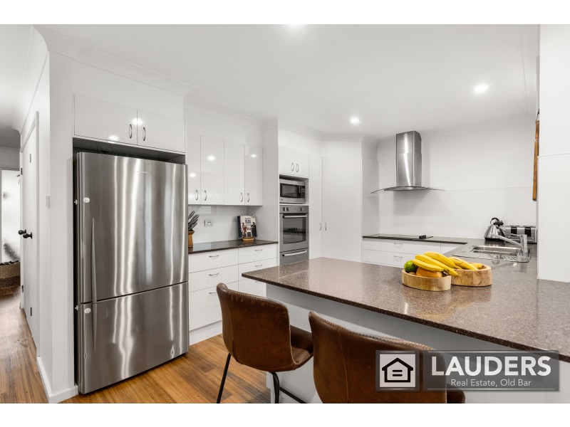 8 Joel Drive, Old Bar NSW 2430