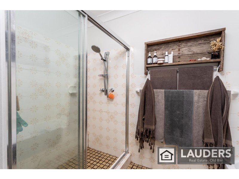 8 Joel Drive, Old Bar NSW 2430