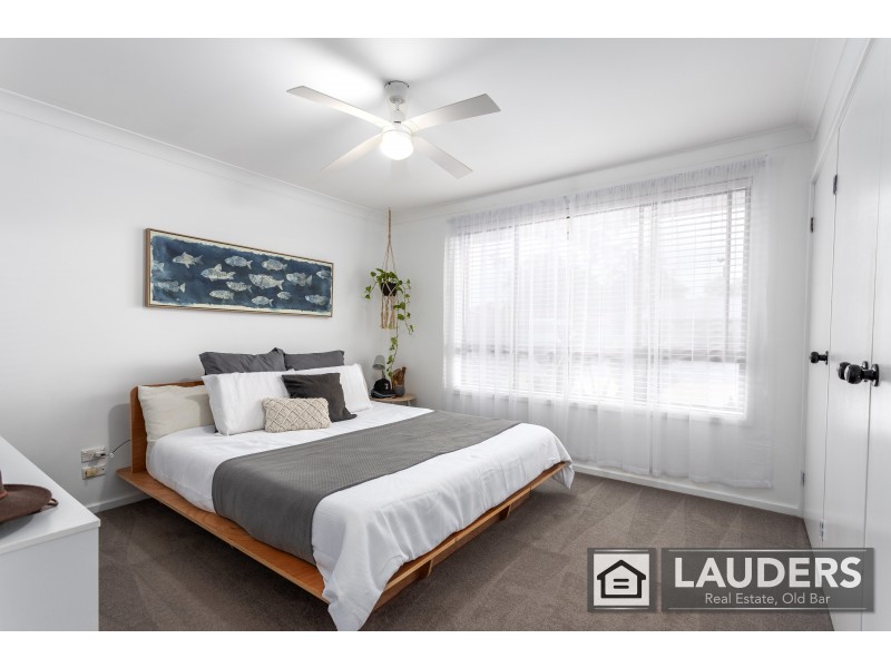 8 Joel Drive, Old Bar NSW 2430