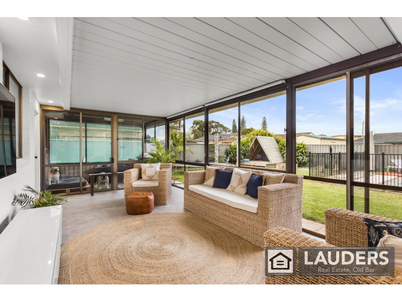 8 Joel Drive, Old Bar NSW 2430