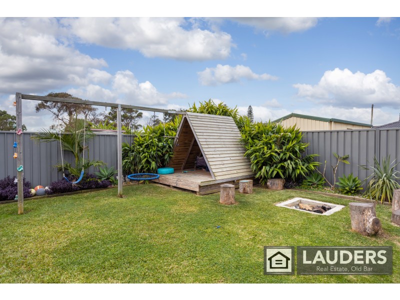 8 Joel Drive, Old Bar NSW 2430