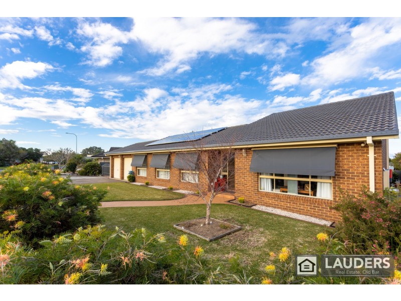 18 Pryor Crescent, Old Bar NSW 2430
