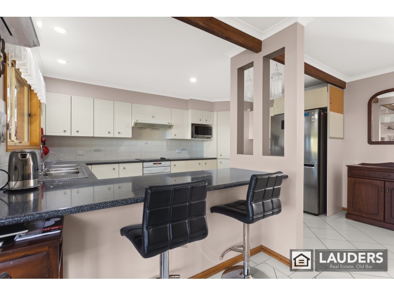18 Pryor Crescent, Old Bar NSW 2430