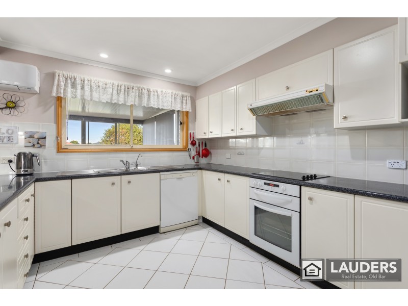 18 Pryor Crescent, Old Bar NSW 2430