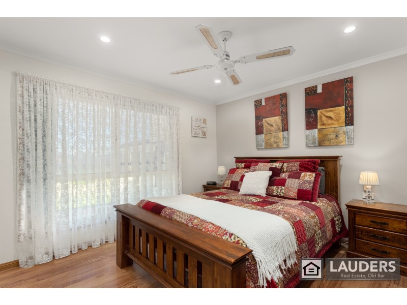 18 Pryor Crescent, Old Bar NSW 2430
