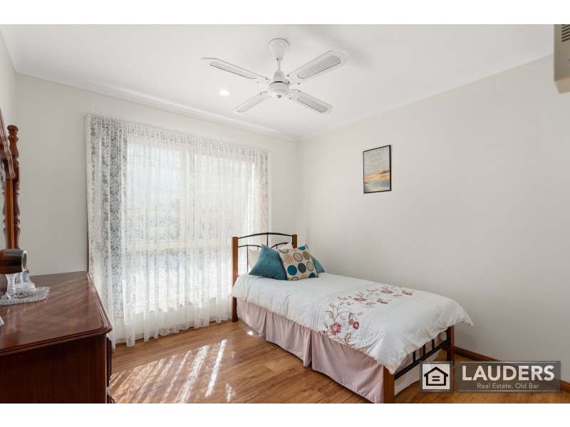 18 Pryor Crescent, Old Bar NSW 2430