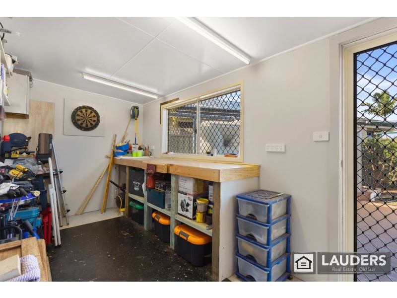 18 Pryor Crescent, Old Bar NSW 2430