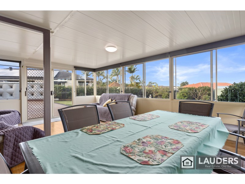 18 Pryor Crescent, Old Bar NSW 2430
