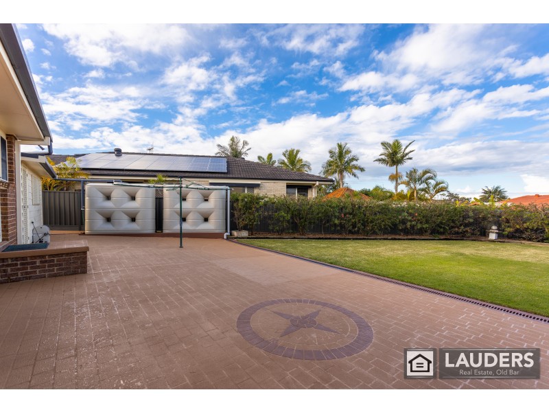 18 Pryor Crescent, Old Bar NSW 2430