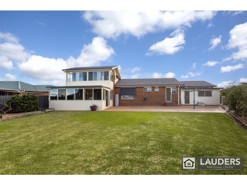18 Pryor Crescent, Old Bar NSW 2430