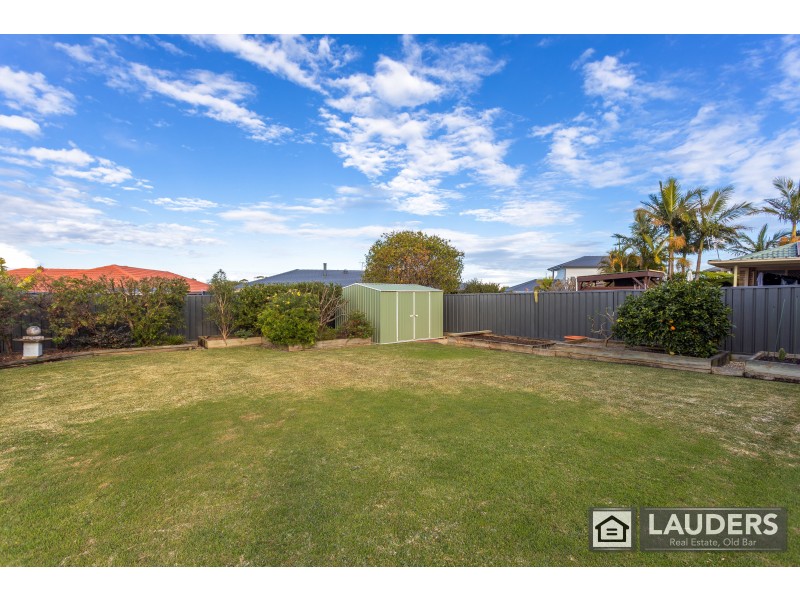 18 Pryor Crescent, Old Bar NSW 2430