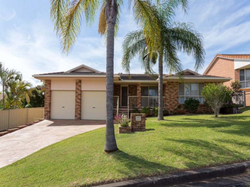 4 Osprey Avenue, Old Bar NSW 2430
