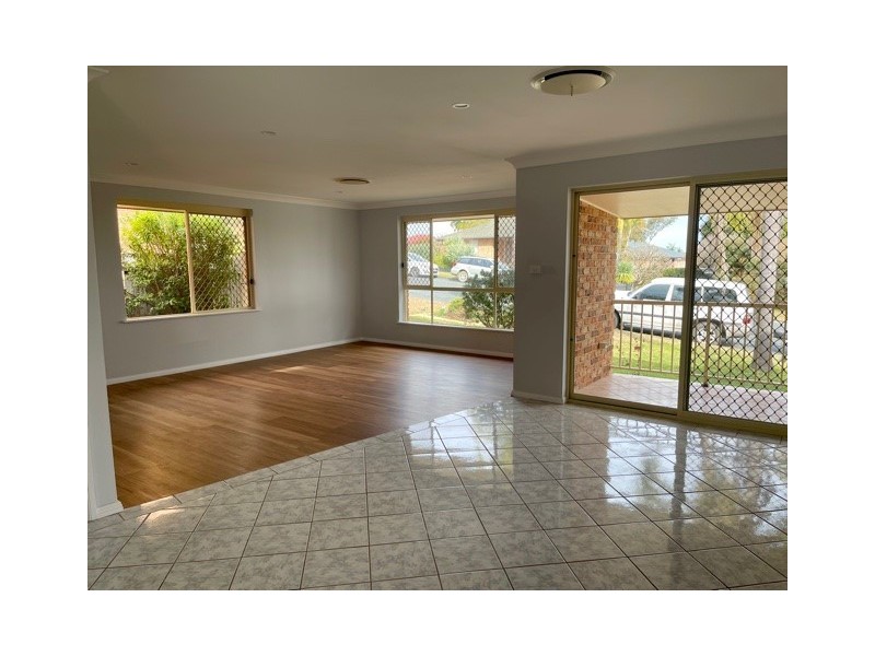 4 Osprey Avenue, Old Bar NSW 2430