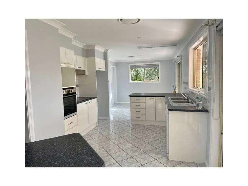 4 Osprey Avenue, Old Bar NSW 2430