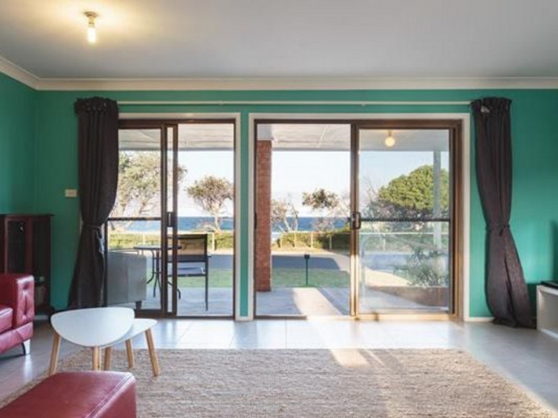 33 Pacific Parade, Old Bar NSW 2430