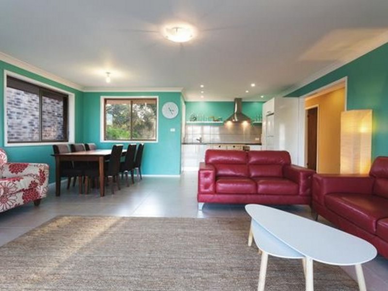 33 Pacific Parade, Old Bar NSW 2430