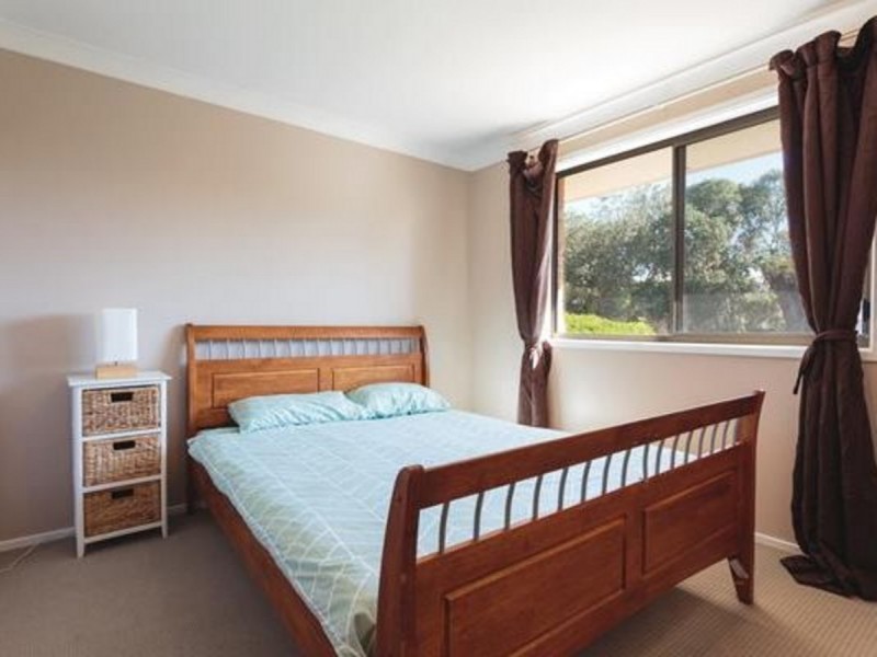 33 Pacific Parade, Old Bar NSW 2430