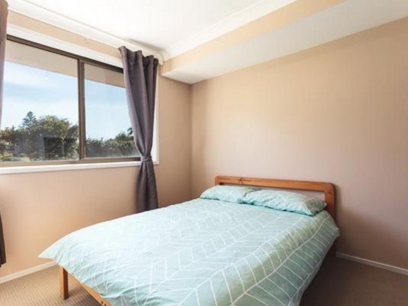 33 Pacific Parade, Old Bar NSW 2430