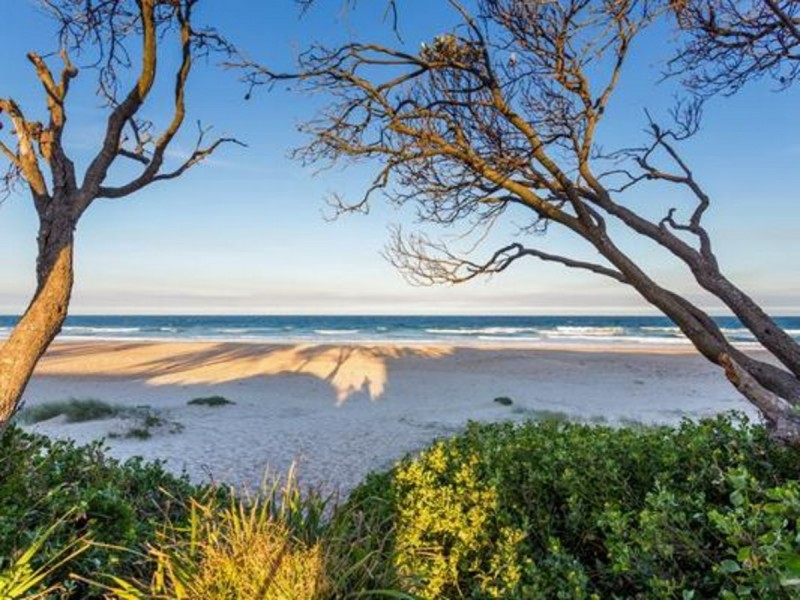 33 Pacific Parade, Old Bar NSW 2430