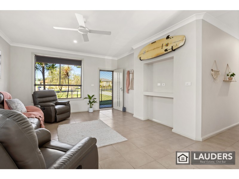 75 Old Bar Road, Old Bar NSW 2430