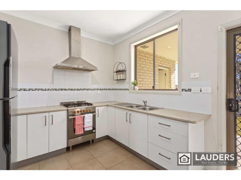 75 Old Bar Road, Old Bar NSW 2430