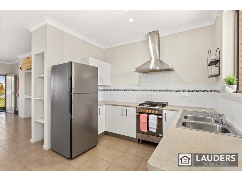 75 Old Bar Road, Old Bar NSW 2430