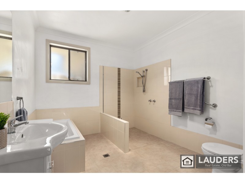 75 Old Bar Road, Old Bar NSW 2430