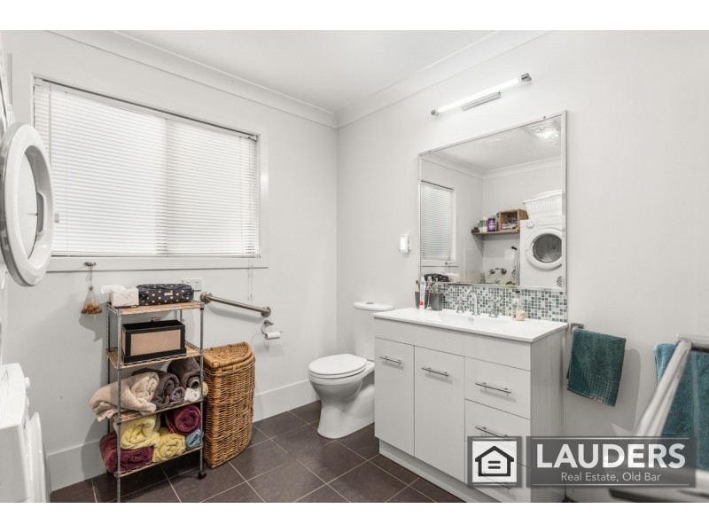 Granny Flat 136 Heron Road, Old Bar NSW 2430