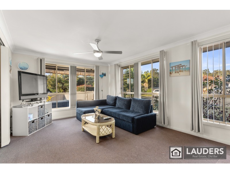 135 Waterman Street, Old Bar NSW 2430